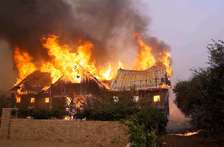 Incendios ya Dejan Muertos en California