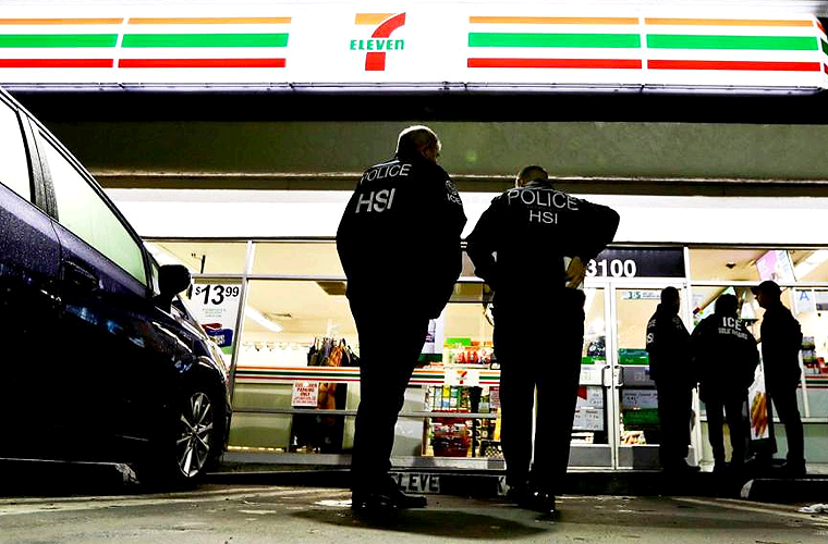 Migración Hace Redada en Tiendas 7-Eleven