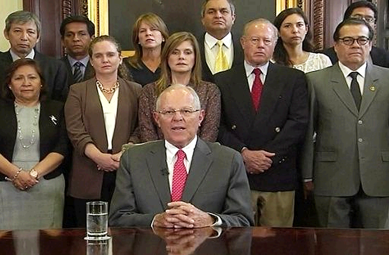 Renuncia Presidente de Perú