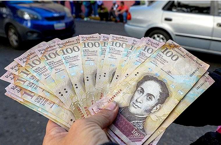 Suben Salario Mínimo en Venezuela Pero Sólo les Alcanza Para Papel Higiénico