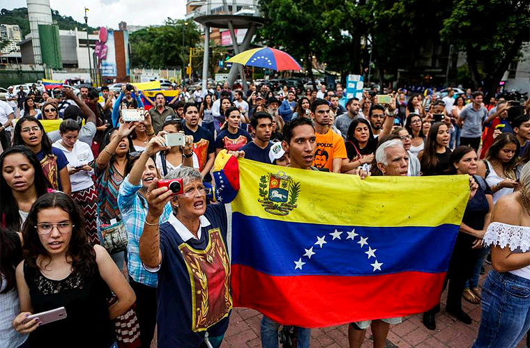Trump Despliega Buques de Guerra en Operación Antinarco Frente a Venezuela