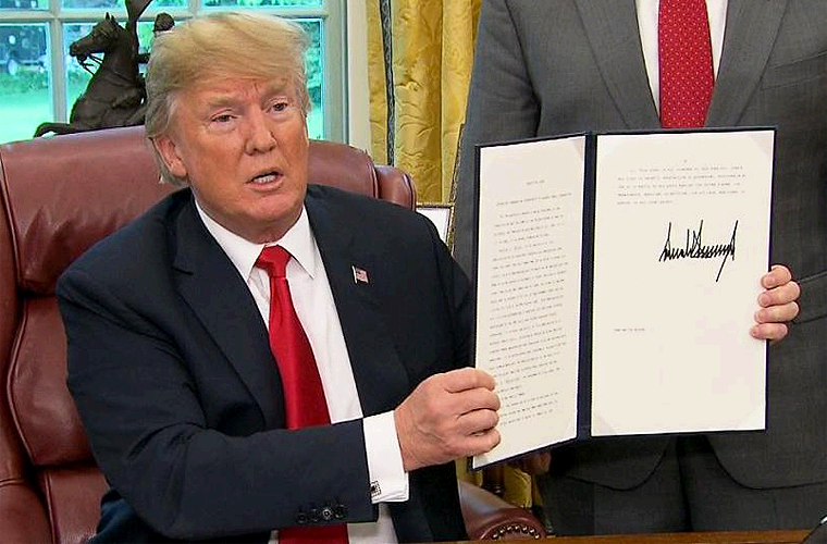 Trump Firma Orden Para Excluir a Transgénero de Deportes Femeninos