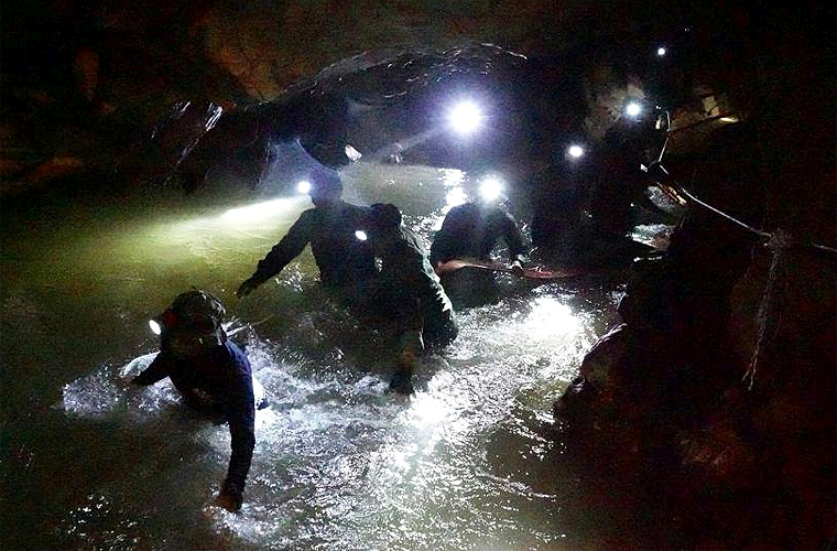 Sale a la Luz la Verdadera Historia del Rescate de los Niños Atrapados en la Cueva en Tailandia