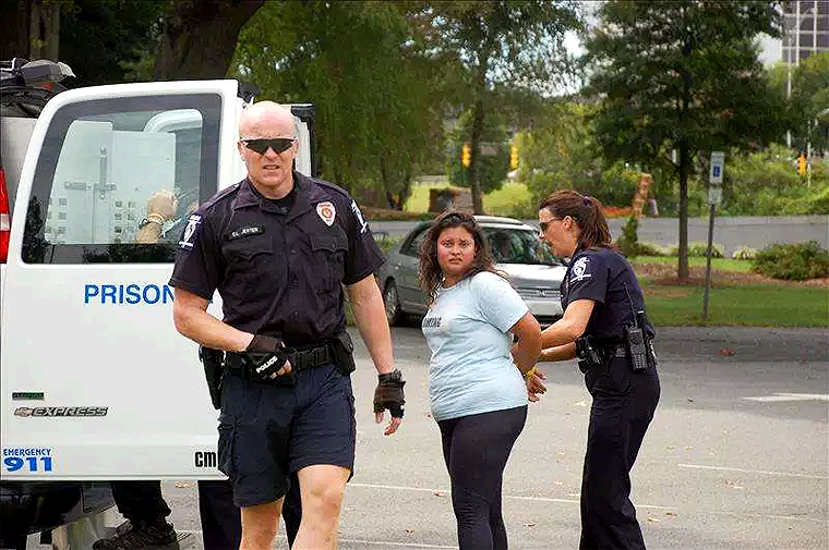 Más de 80 migrantes son detenidos en el Área de Dallas