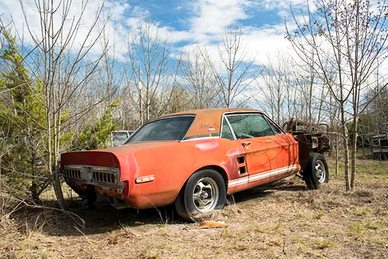 Encuentran Abandonado un Mustang con Valor de Medio Millón de Dólares