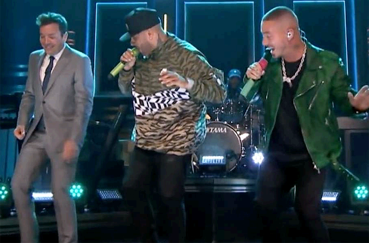Nicky Jam y J Balvin ponen a bailar a Jimmy Fallon en NBC