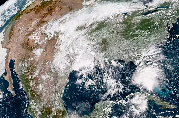 Gordon Gana Fuerza Pero no Llegará a Houston Solamente Lluvias