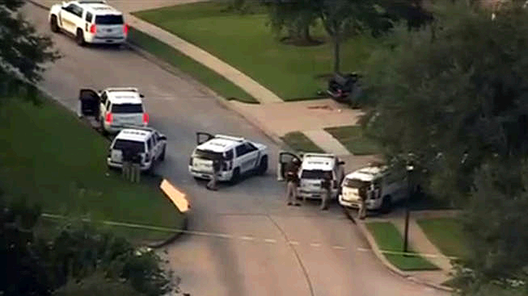 Balacean a Policía en Sugar Land