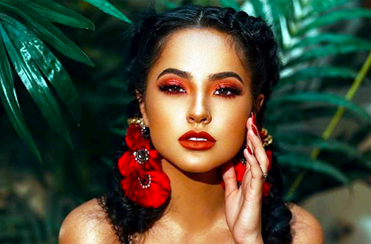 Sólo Para Admirar el Escote de Becky G