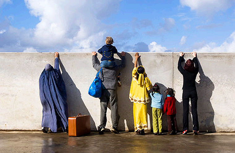 Juez Bloequa Orden de Trump en Contra de Refugiados