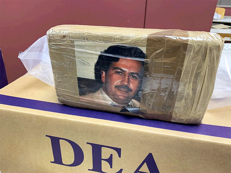 Incautan Heroína con Foto de Pablo Escobar