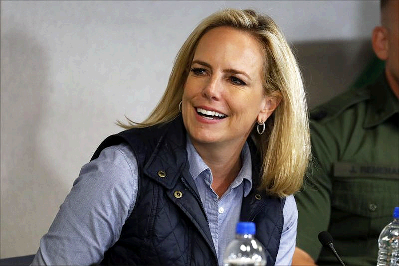 Secretaria de Seguridad le Renuncia a Trump en Medio de la Crisis Humanitaria en Frontera