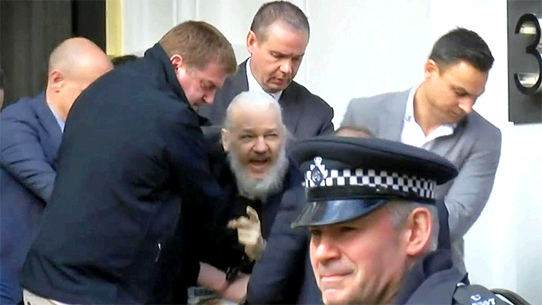 Assange era ya un Problema Social en la Embajada Ecuatoriana