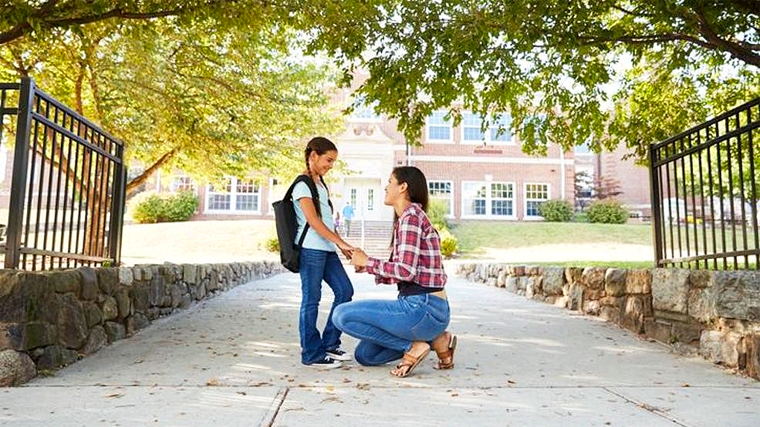 Secundaria de Houston Establece Código de vestimenta Para Padres