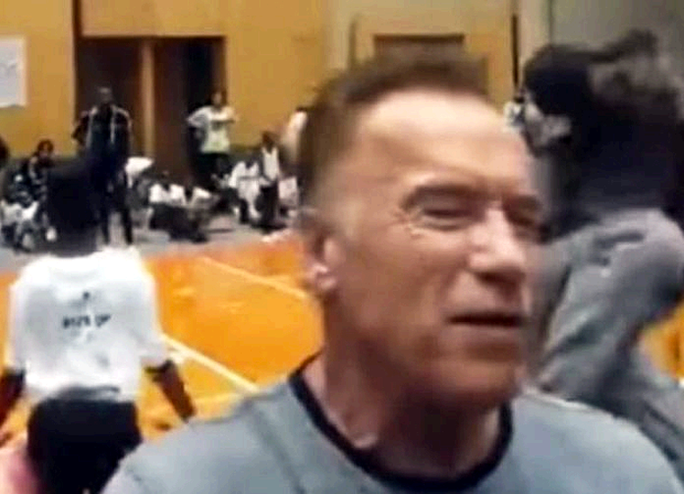 Después de Patada Arnold Schwarzenegger Continúa con sus Eventos