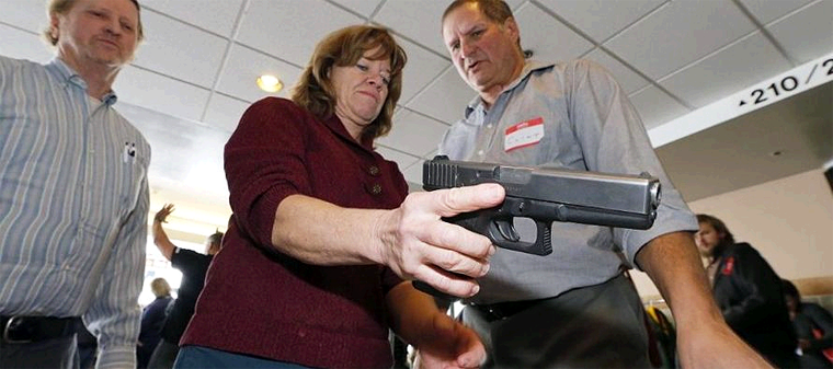 Le Permiten a Maestros Portar Pistolas en Florida