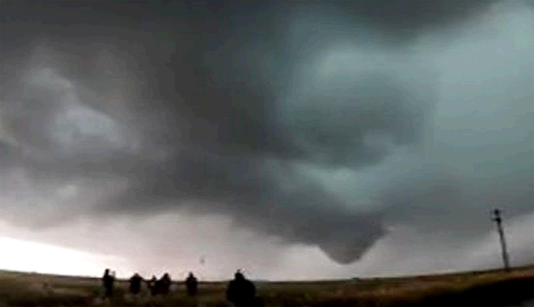Continua con más de 130 tornados el mal Clima en el centro de EE.UU.