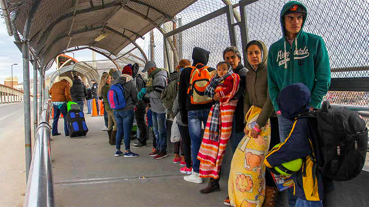 Deportados que regresan ilegalmente no pueden salir en libertad mientras revisan sus casos