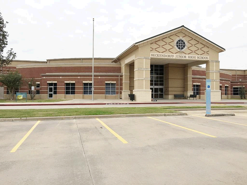 Inician Clases en Varios Condados del Area de Houston