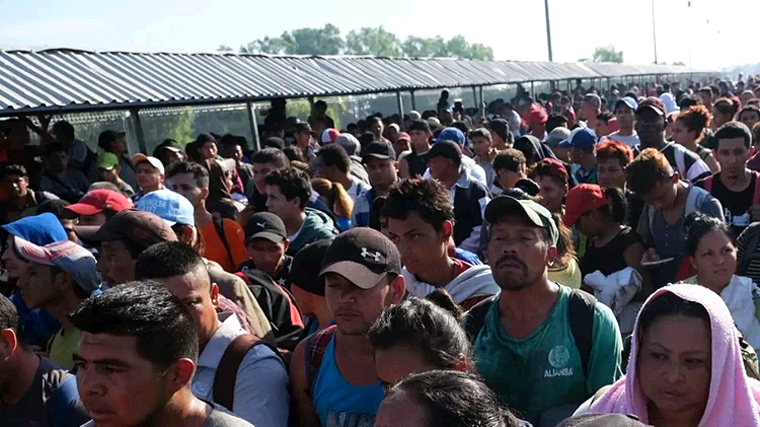 México Detiene Caravan en Frontera con Guatemala