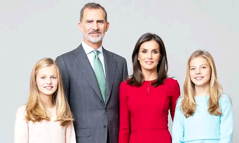 Nuevas Fotografías Oficiales de la Familia Real Española