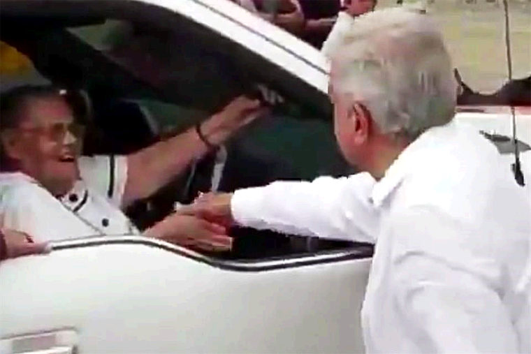 Presidente Mexicano Viaja a Saludar a Madre del Chapo