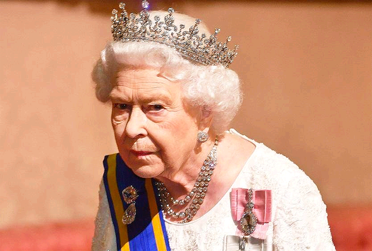 Reina Isabel da Positivo a COVID