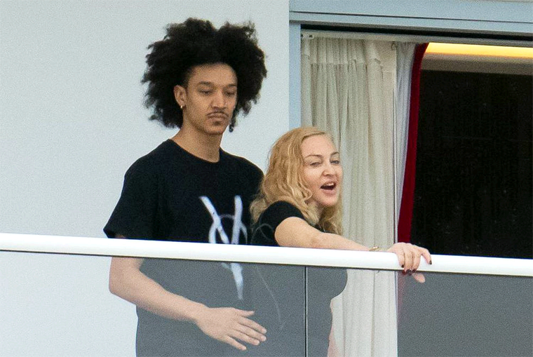 Madonna Enamorada de un Jóven de 34 Años
