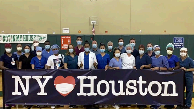 Médicos de Nueva York Llegan a Houston Para Ayudar con el COVID