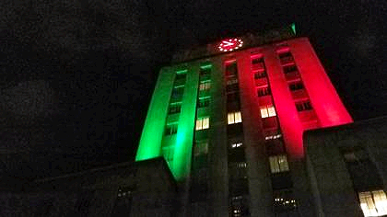 Alcaldía de Houston se Ilumina por Aniversario de Independencia de México