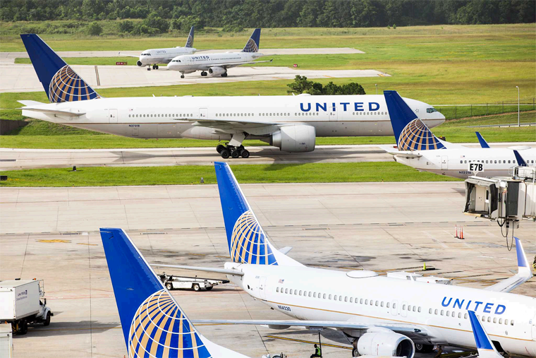 United Airlines Ofrece Miles de Puestos de Trabajo