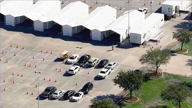 Abre Megacentro de Vacunación en Houston