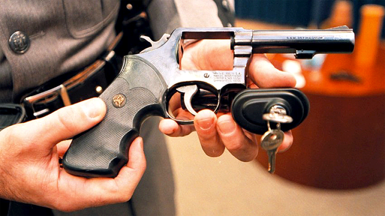 Hospital Regala Kits Para Asegurar Armas