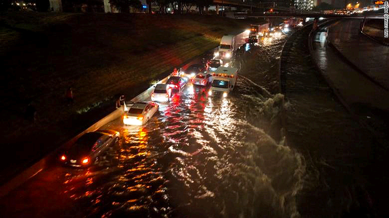 Dallas Recibió 10 Pulgadas de Lluvia en Menos de 24 Horas