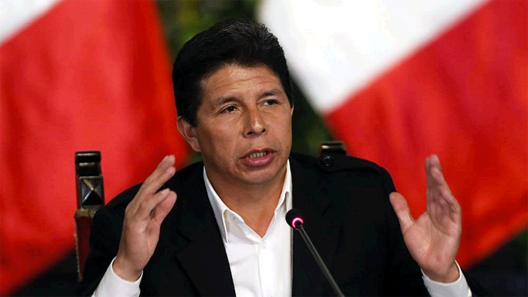 Presidente de Perú Intenta Disolver Congreso, Lo Arrestan
