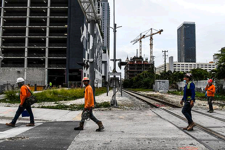 Juez Para Ley en Florida Sobre Transporte de Migrantes