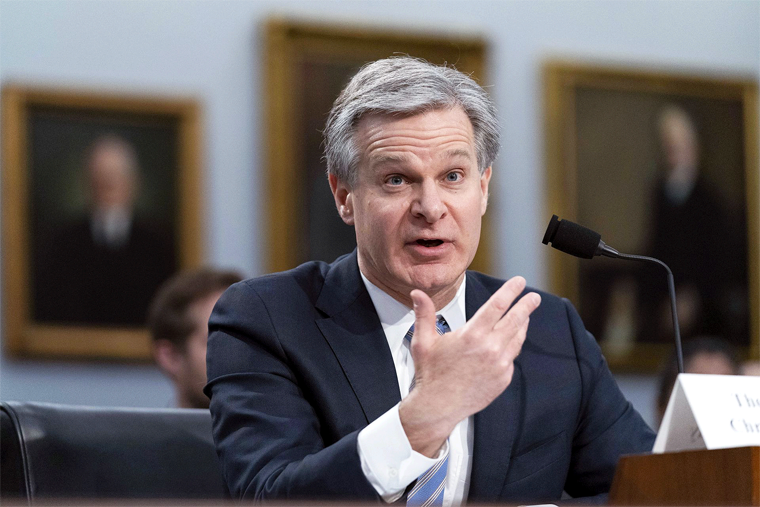 Republicanos Acusan a Director de FBI