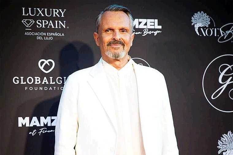 Miguel Bosé e Hijos Sufren Violente Asalto Dentro de su Casa en México