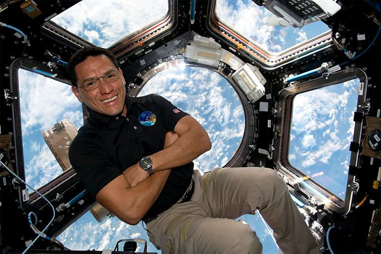 Astronauta Latinoamericanos Regresa a la Tierra Rompiendo Récord de Estadía