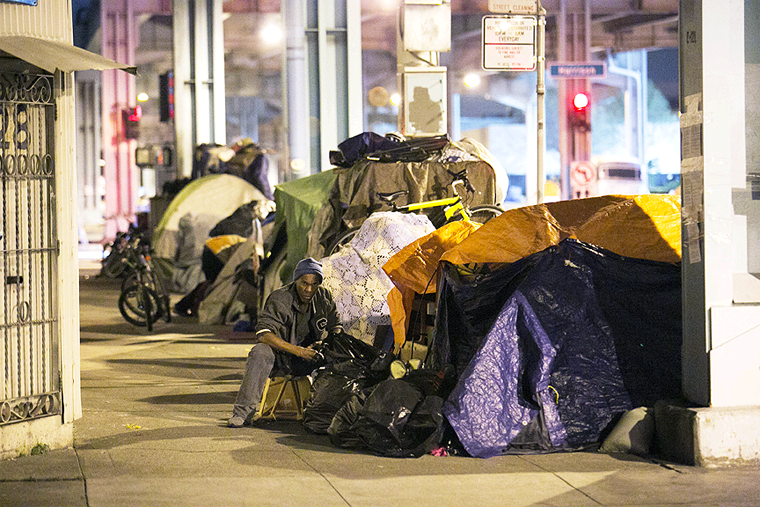 Corte Suprema Debate Sobre las Personas sin Hogar, Ahorano Será Legal Dormir en la Calle